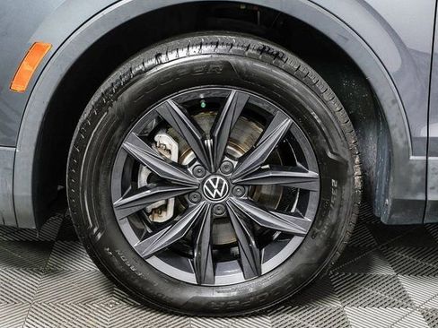 Certified 2022 Volkswagen Tiguan SE image 6