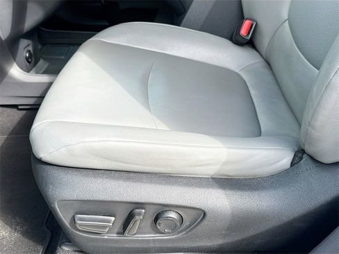 Used 2022 Toyota Sienna XLE image 20