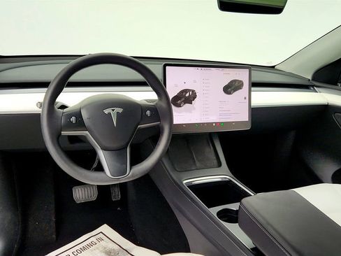 Used 2023 Tesla Model Y Long Range image 12