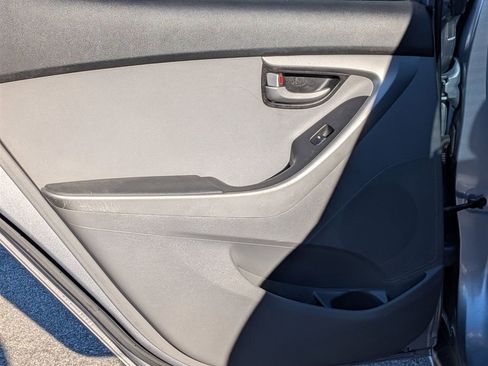 Used 2015 Hyundai Elantra SE image 20