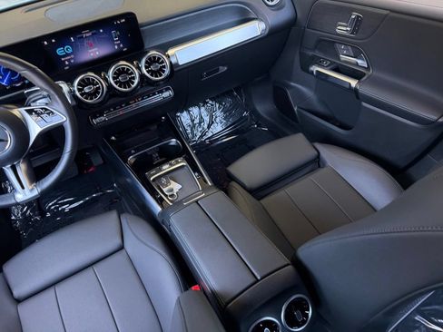 Used 2025 Mercedes-Benz EQB 300 4MATIC image 12