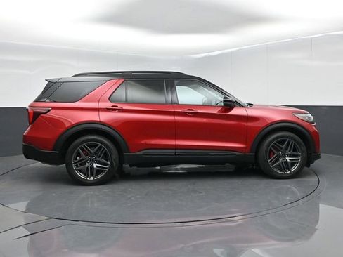 Certified 2025 Ford Explorer ST AWD/4WD image 9