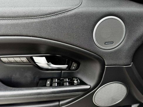 Used 2017 Land Rover Range Rover Evoque SE image 18