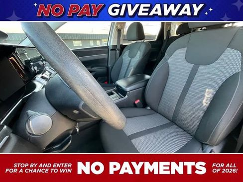 Used 2023 Kia Sorento LX image 18