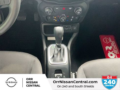 Used 2020 Jeep Renegade Latitude FWD image 24