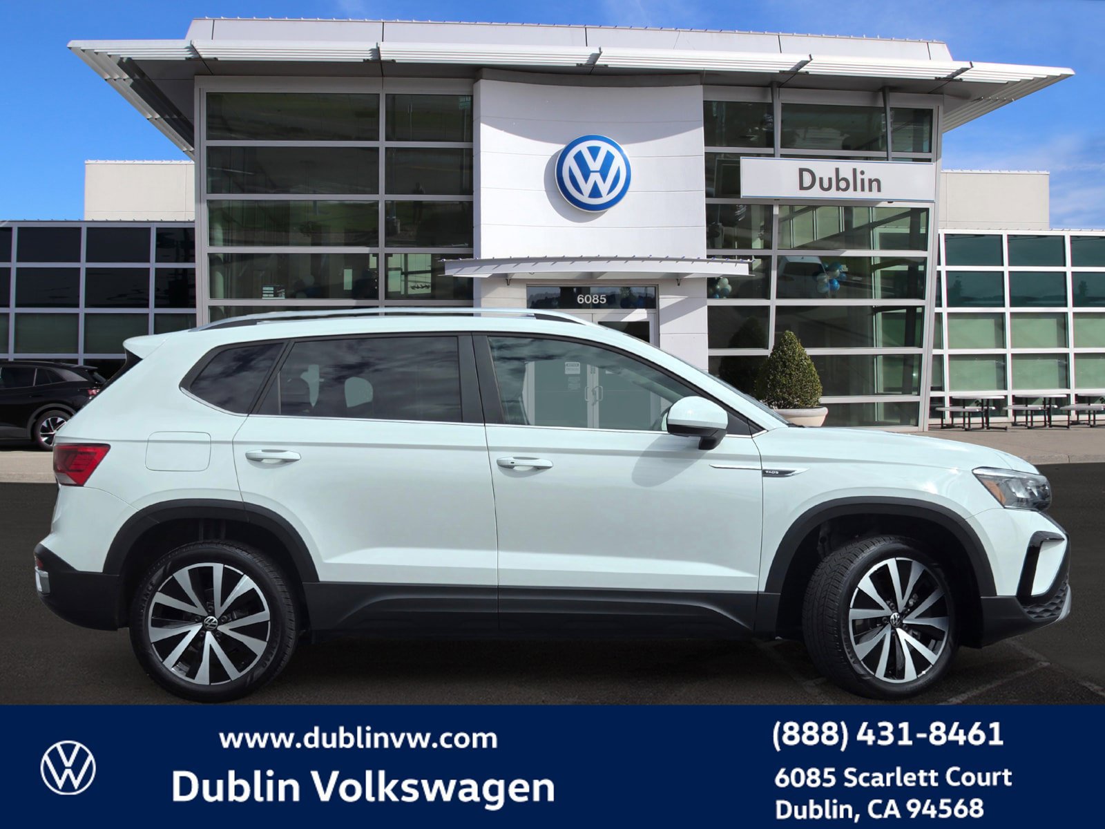 Certified 2023 Volkswagen Taos SE w/ Panoramic Sunroof Package FWD image 3