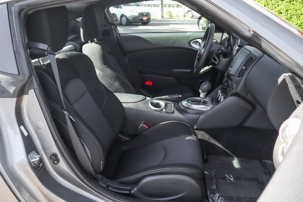 Used 2014 Nissan 370Z Coupe RWD image 32