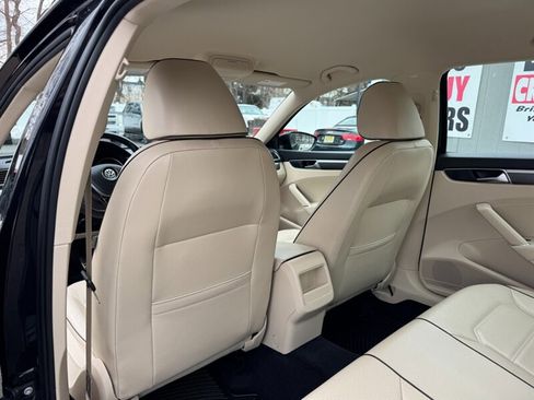 Used 2018 Volkswagen Passat 2.0T R-Line image 39