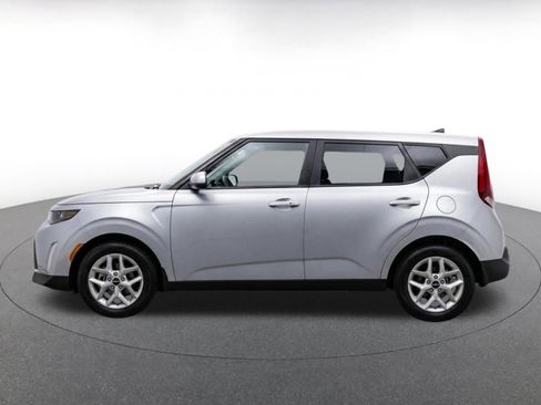Used 2025 Kia Soul LX w/ LX Technology Package FWD image 5