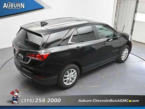 Used 2023 Chevrolet Equinox LT AWD/4WD image 32