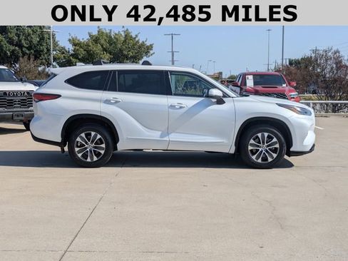 Used 2022 Toyota Highlander XLE image 4