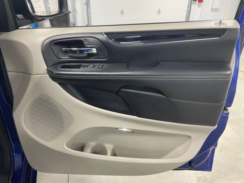 Used 2019 Dodge Grand Caravan SXT image 28
