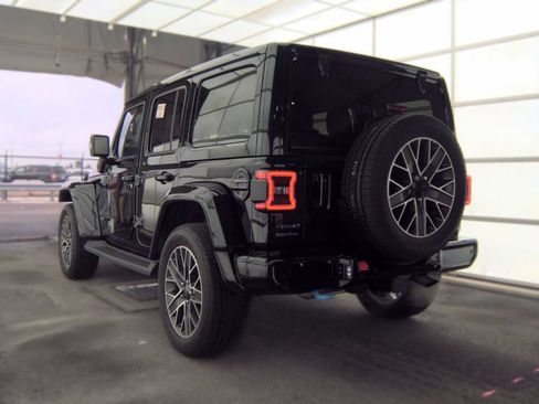 Used 2023 Jeep Wrangler Unlimited Sahara AWD/4WD image 4