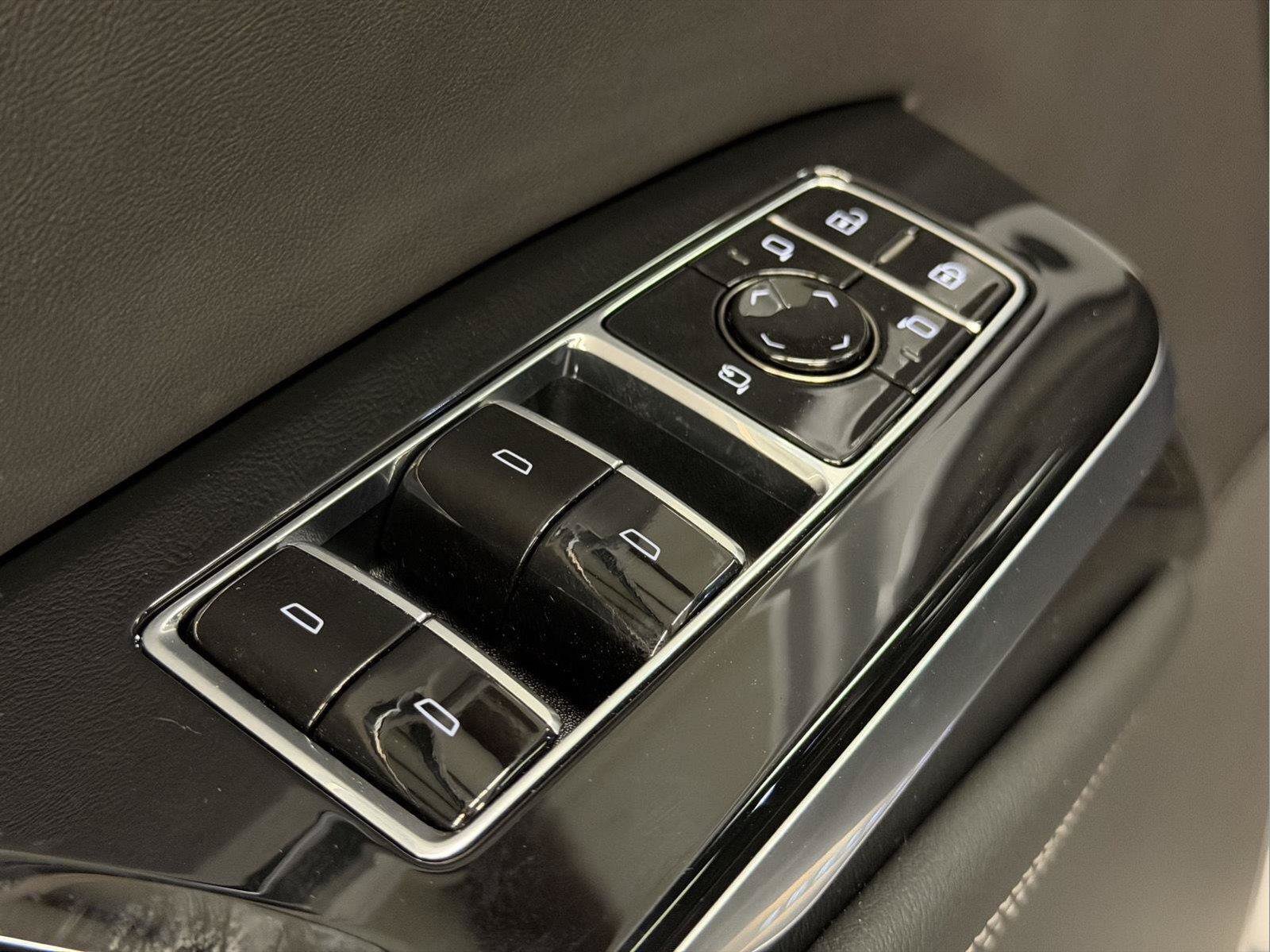Used 2026 Cadillac Escalade ESV Sport AWD/4WD image 28