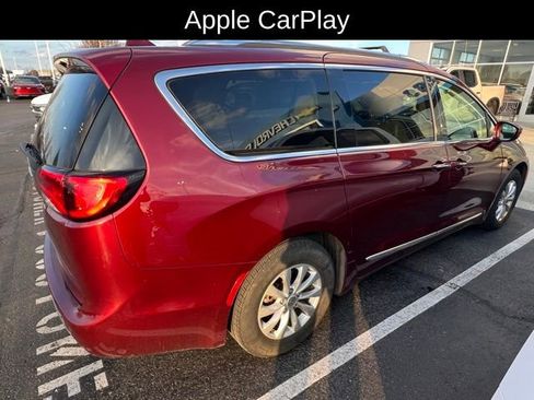 Used 2018 Chrysler Pacifica Touring-L image 5