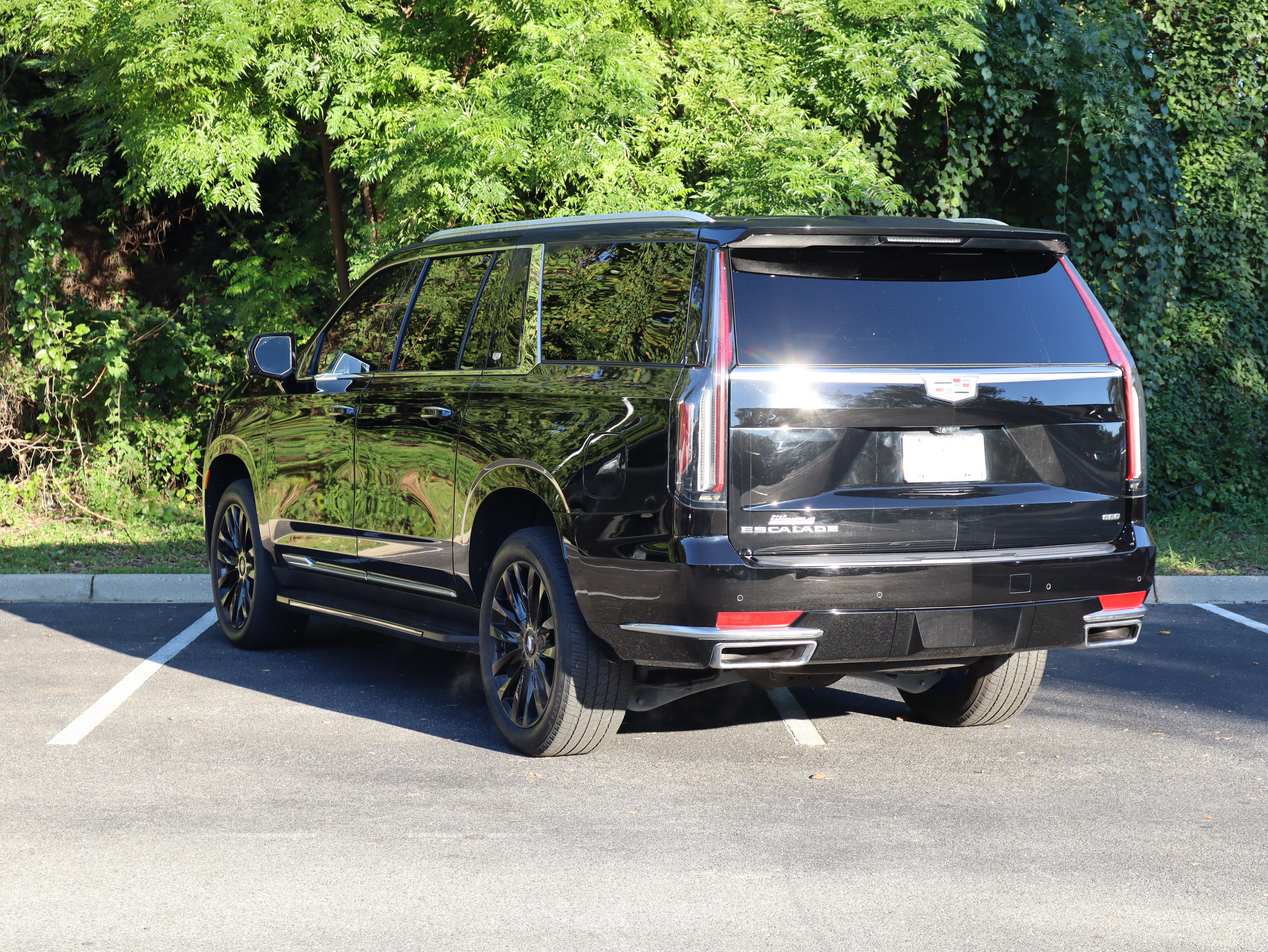 Used 2024 Cadillac Escalade ESV Premium Luxury AWD/4WD image 5