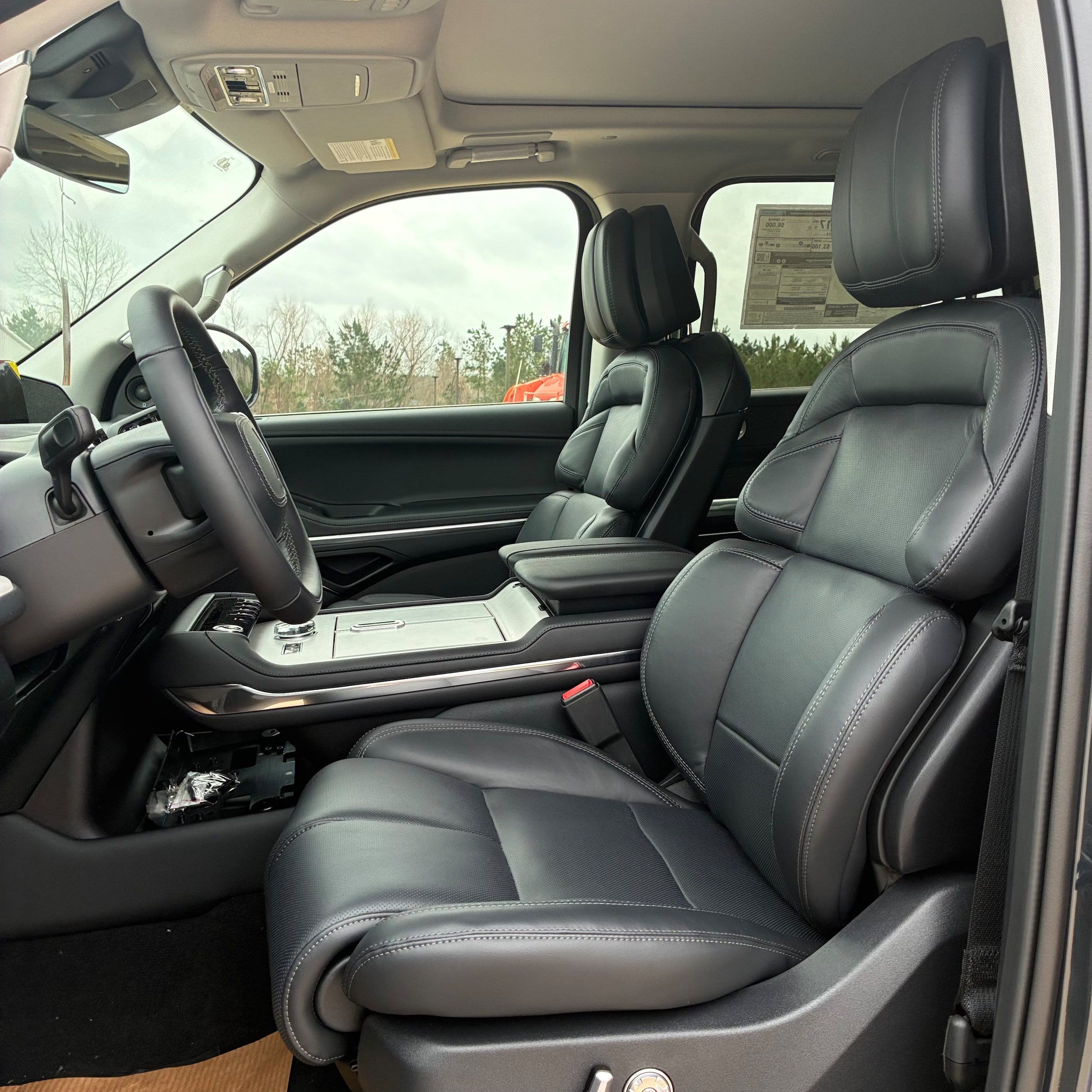 New 2025 Lincoln Navigator Reserve AWD/4WD image 12