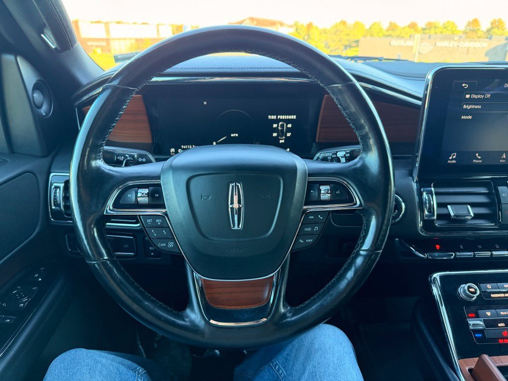 Used 2018 Lincoln Navigator L Select w/ Technology Package AWD/4WD image 16