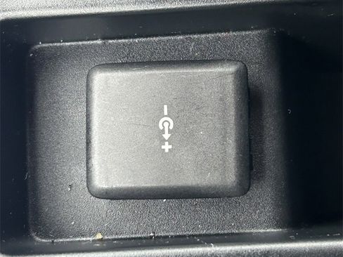 Used 2024 Jaguar F-PACE R-Dynamic S image 31