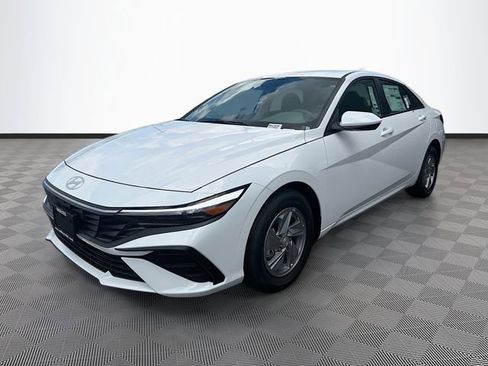 New 2026 Hyundai Elantra SE image 3