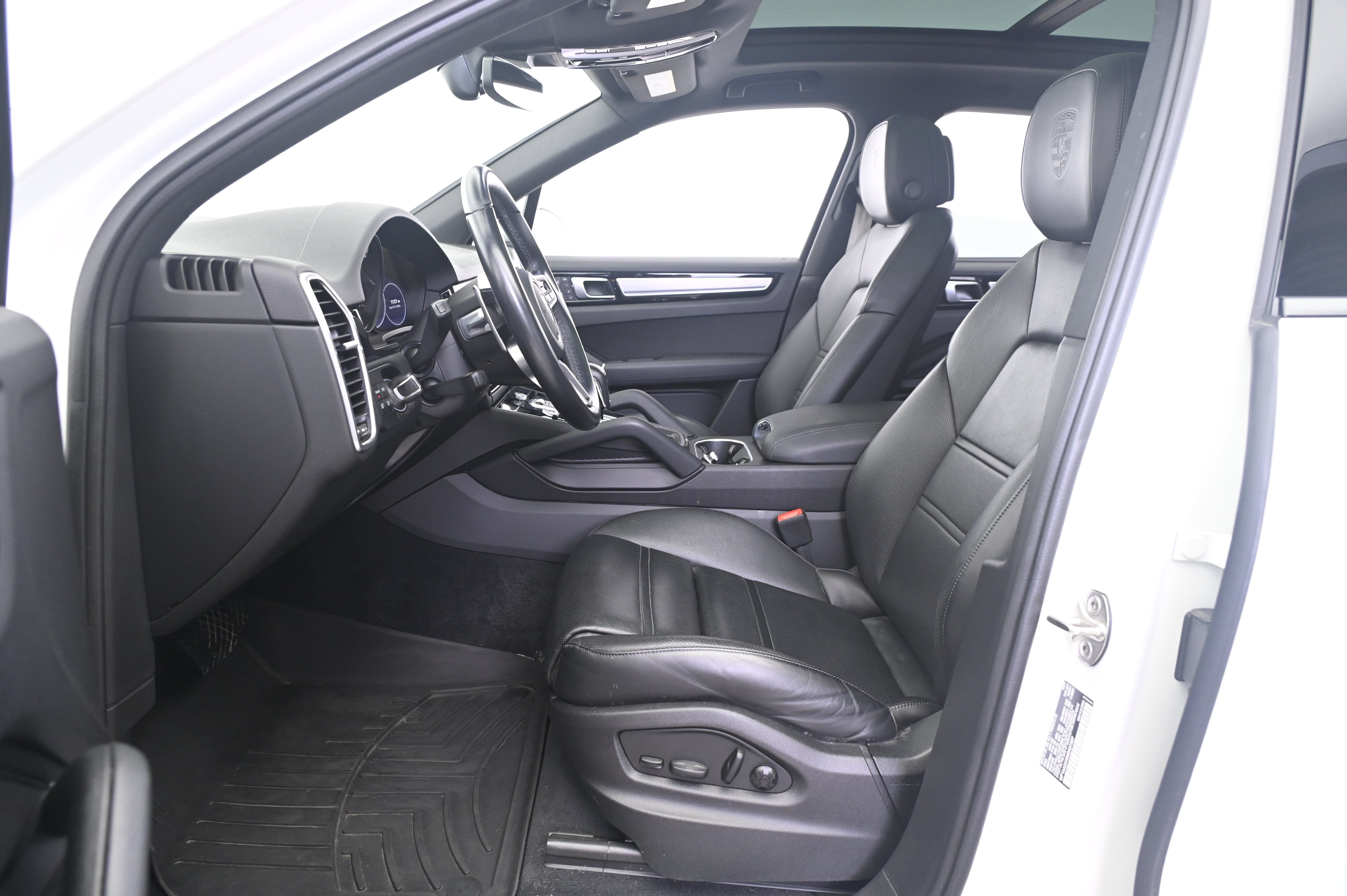 Certified 2022 Porsche Cayenne Platinum Edition AWD/4WD image 29