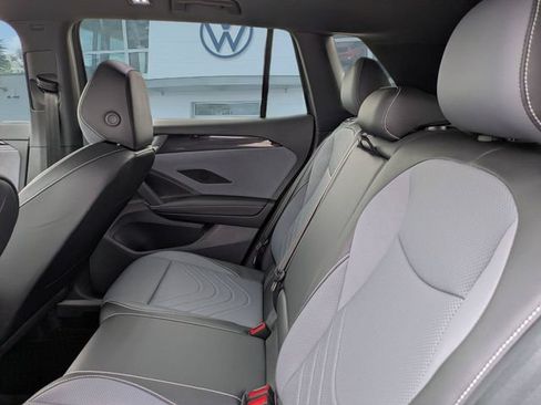 New 2026 Volkswagen Tiguan SE R-Line FWD image 14