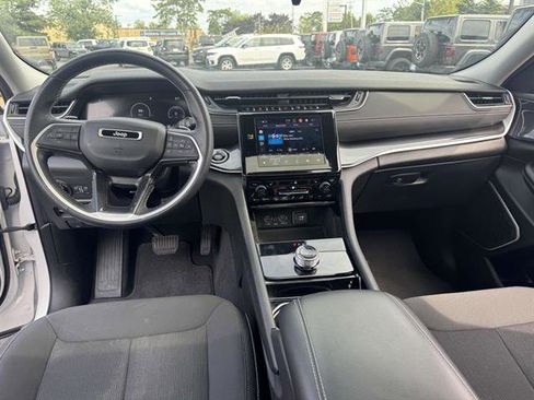 Used 2022 Jeep Grand Cherokee Laredo w/ Luxury Tech Group I image 6