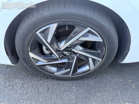 Used 2025 Hyundai Elantra SEL FWD image 7