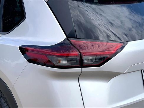 Used 2023 Nissan Rogue SV AWD/4WD image 29