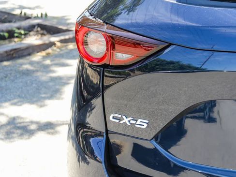 Used 2019 MAZDA CX-5 Touring FWD image 11