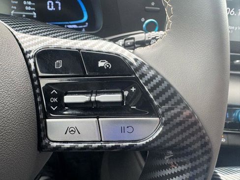 Used 2025 Hyundai Elantra Sport image 19