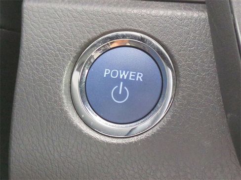 Used 2020 Toyota Camry XLE image 34