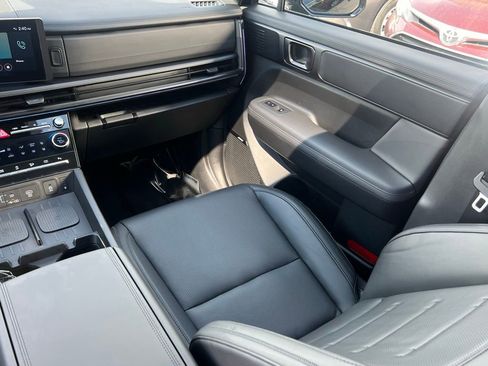Used 2024 Hyundai Santa Fe Calligraphy AWD/4WD image 17