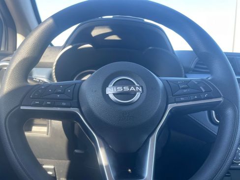 Used 2025 Nissan Versa SV image 28