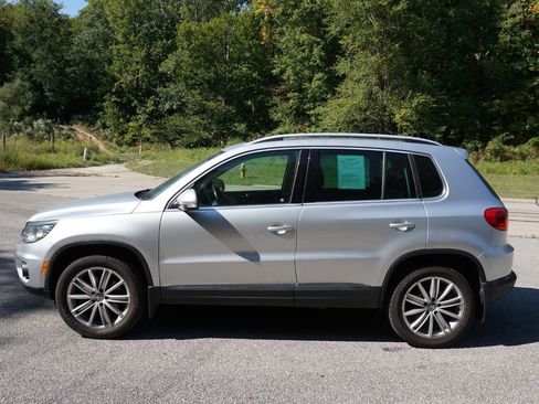 Used 2016 Volkswagen Tiguan SE image 2