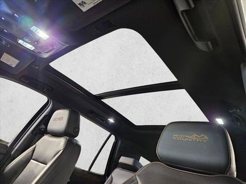 Used 2022 Chevrolet Tahoe High Country w/ Premium Package 2 AWD/4WD image 14