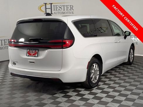 Certified 2024 Chrysler Pacifica Touring-L image 7