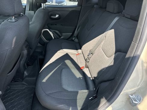 Used 2015 Jeep Renegade Latitude AWD/4WD image 12