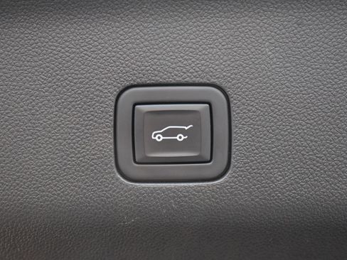 Used 2024 GMC Yukon XL Denali AWD/4WD image 18