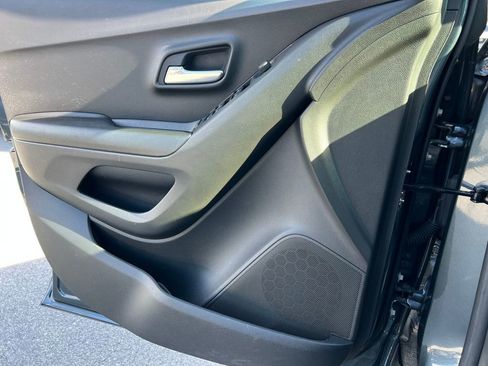 Used 2022 Chevrolet Trax LT w/ Driver Confidence Package image 15