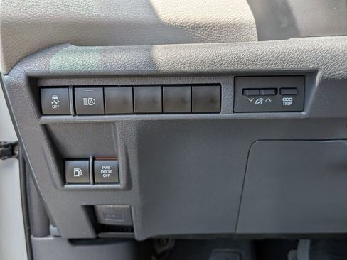 Used 2023 Toyota Sienna XLE image 22