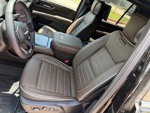 Used 2026 GMC Yukon Denali Ultimate w/ LPO, Floor Liner Package AWD/4WD image 14