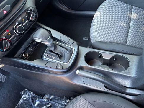 Used 2025 Kia Soul LX w/ LX Technology Package FWD image 39