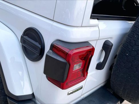 Used 2021 Jeep Wrangler Unlimited Sahara image 28