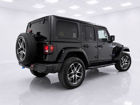 Used 2024 Jeep Wrangler Unlimited w/ Convenience Group AWD/4WD image 6