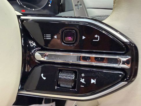 Used 2024 Aston Martin DB12 Convertible RWD image 70