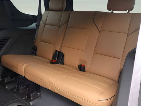Certified 2026 Cadillac Escalade Luxury w/ LPO, Radiant Package AWD/4WD image 15