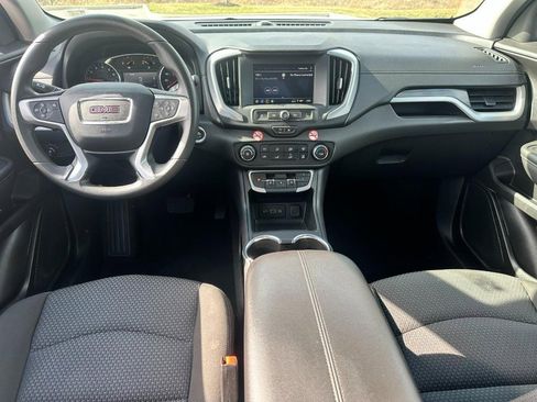Used 2024 GMC Terrain SLE image 11