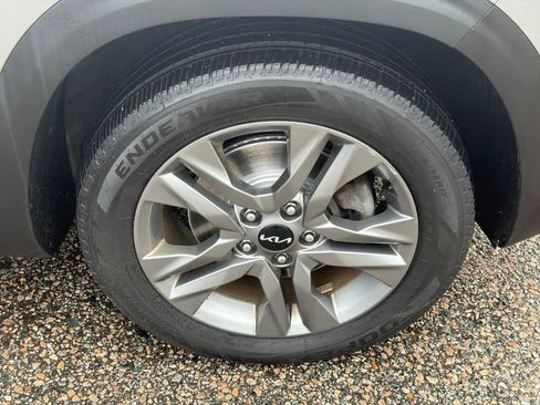 Used 2023 Kia Seltos LX AWD/4WD image 15