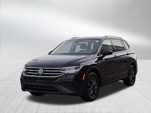 Used 2022 Volkswagen Tiguan SE image 1